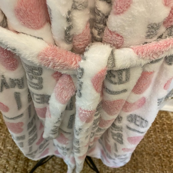 Girls NWT Em & Alfie Soft Fuzzy Bathrobe Robe I Love My Bed L - Picture 3 of 9